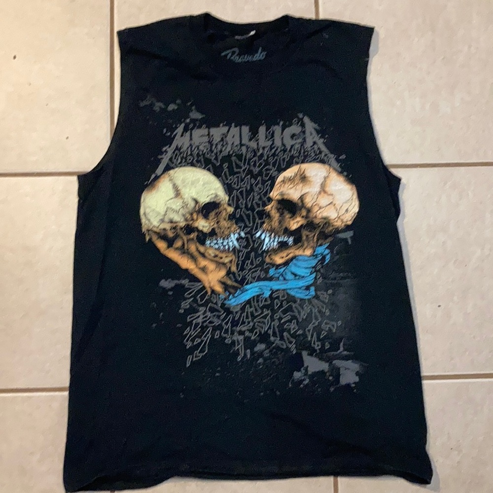Metallica Cut off selves.